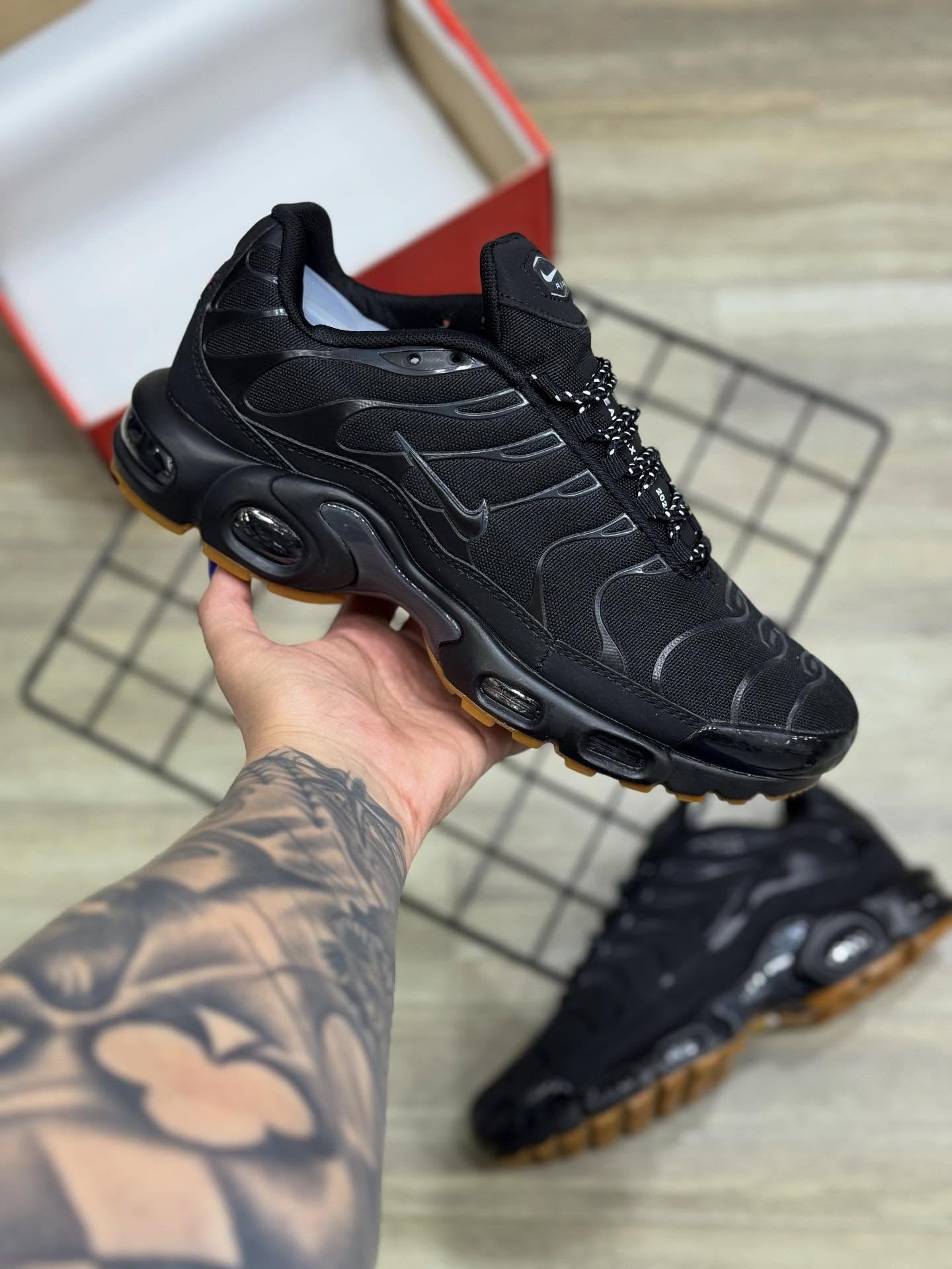 NK AIR MAX TN Plus black importado