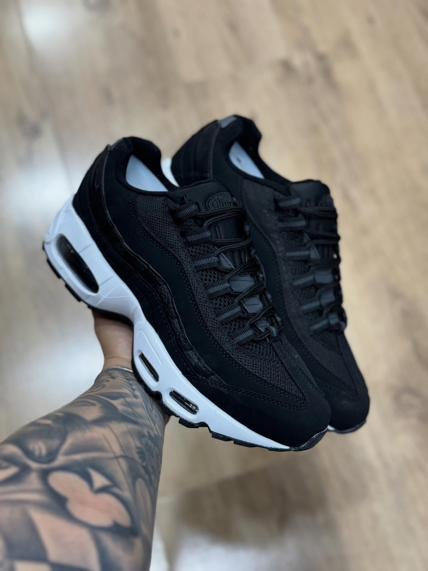NK max 95 all black