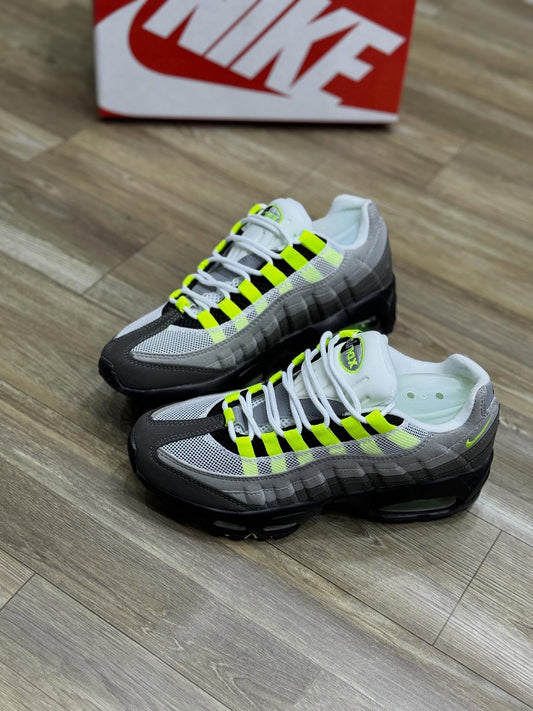 NK AIR MAX 95 OG BRIGHT MANDARIN