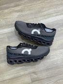 TENIS ON RUNNING CLOUDMONSTER 2 CINZA IRON