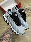 NIKE AIR MAX DN8 - silver