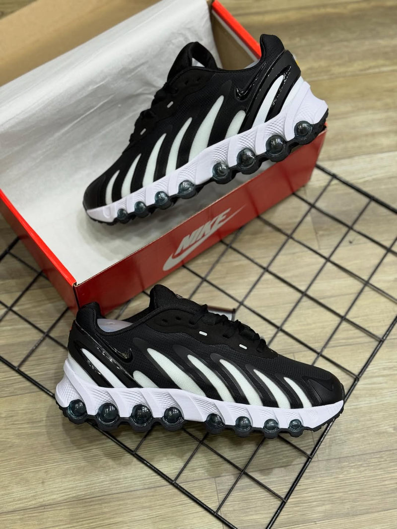 NIKE AIR MAX DN8 - BLACK WHITE