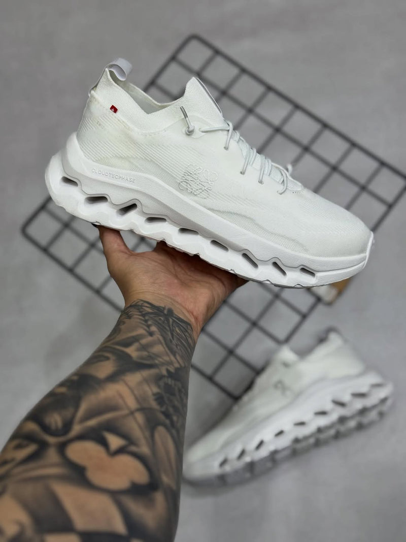 TENIS LOEWE X ON RUNNING CLOUDTILT WHITE