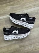 TENIS ON RUNNING CLOUDMONSTER 2 PRETO E BRANCO