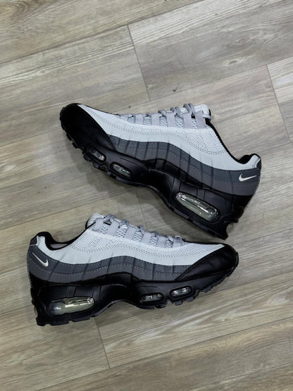 NK AIR MAX 95 ESSENTIAL
