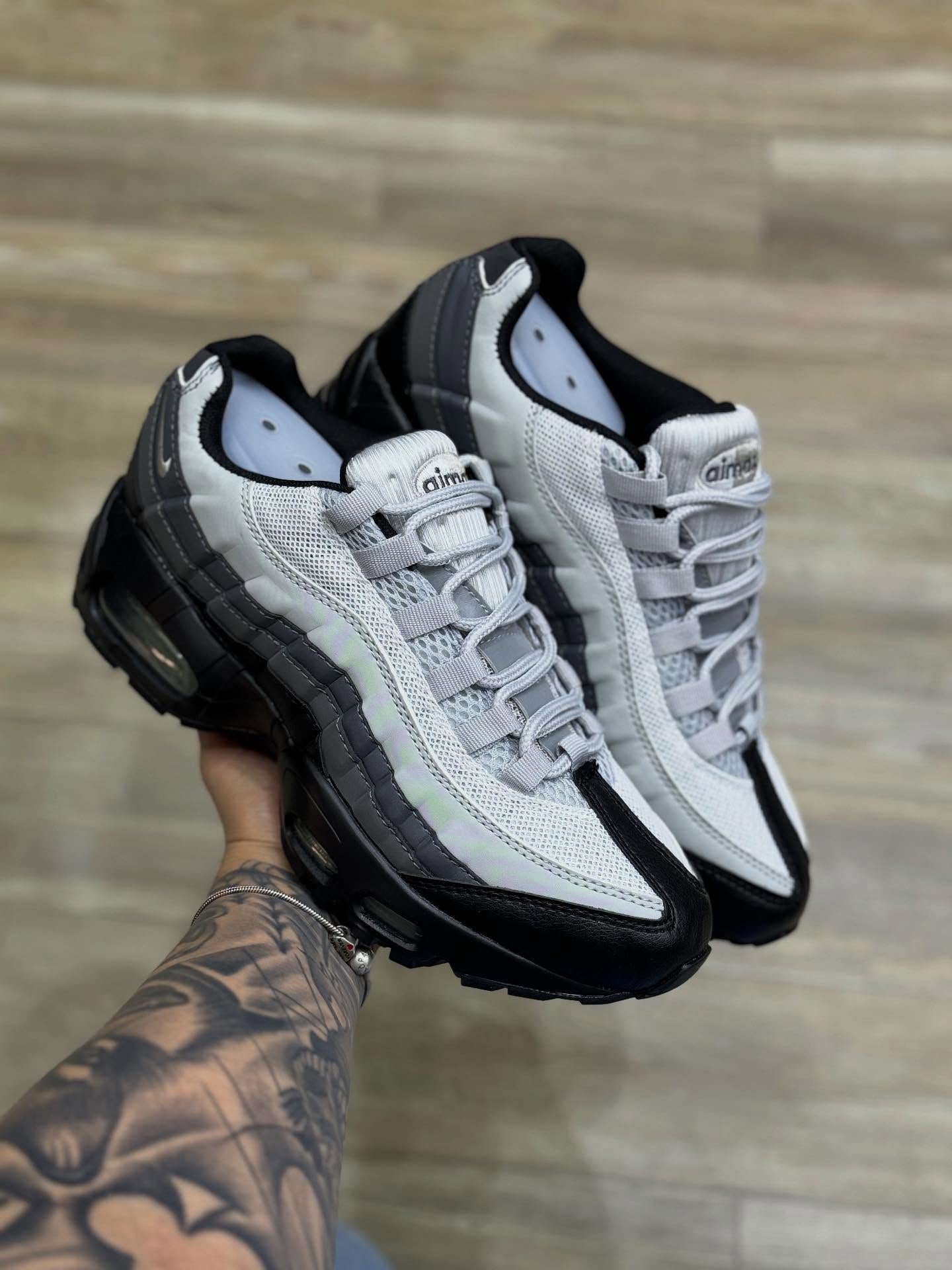 NK AIR MAX 95 ESSENTIAL