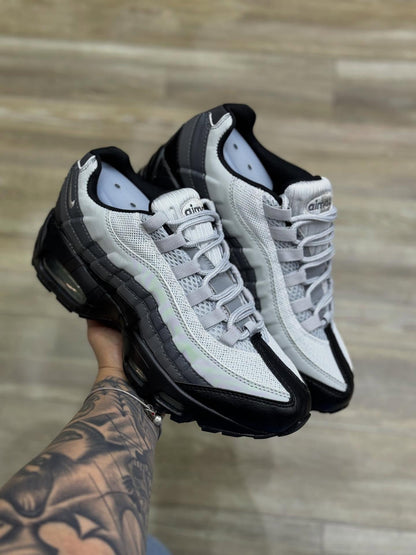 NK AIR MAX 95 ESSENTIAL