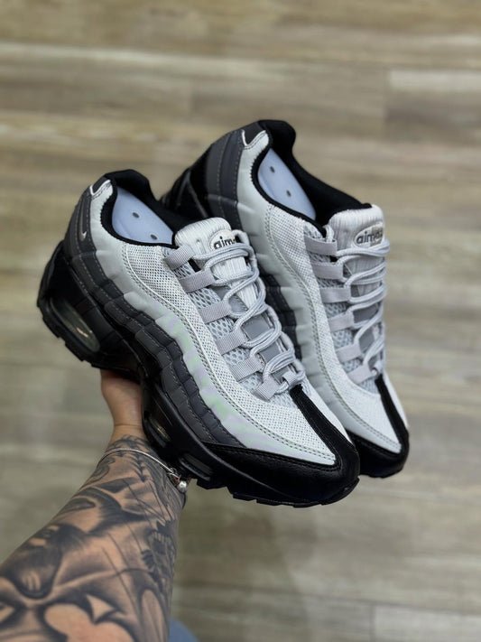 NK AIR MAX 95 ESSENTIAL