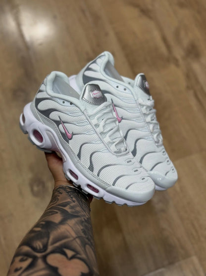 NK TN WHITE & PINK RISE