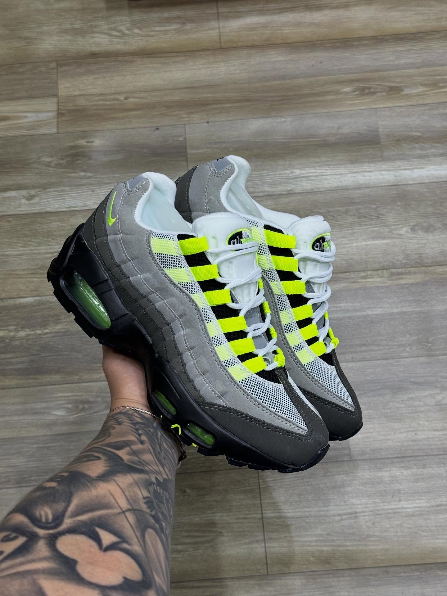 NK AIR MAX 95 OG BRIGHT MANDARIN