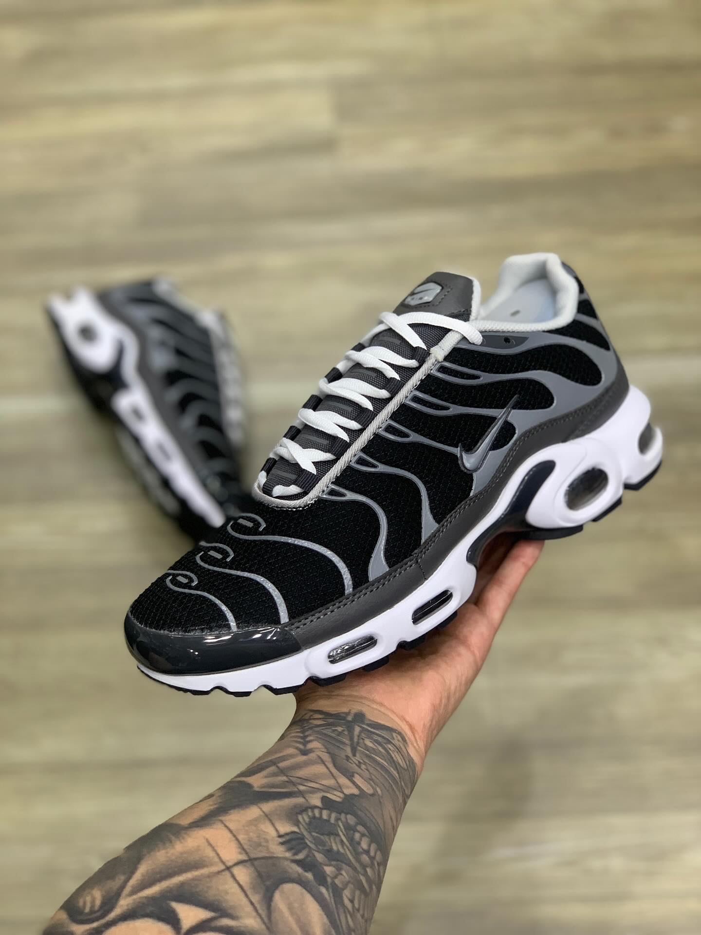 NK TN PLUS GREYSCALE